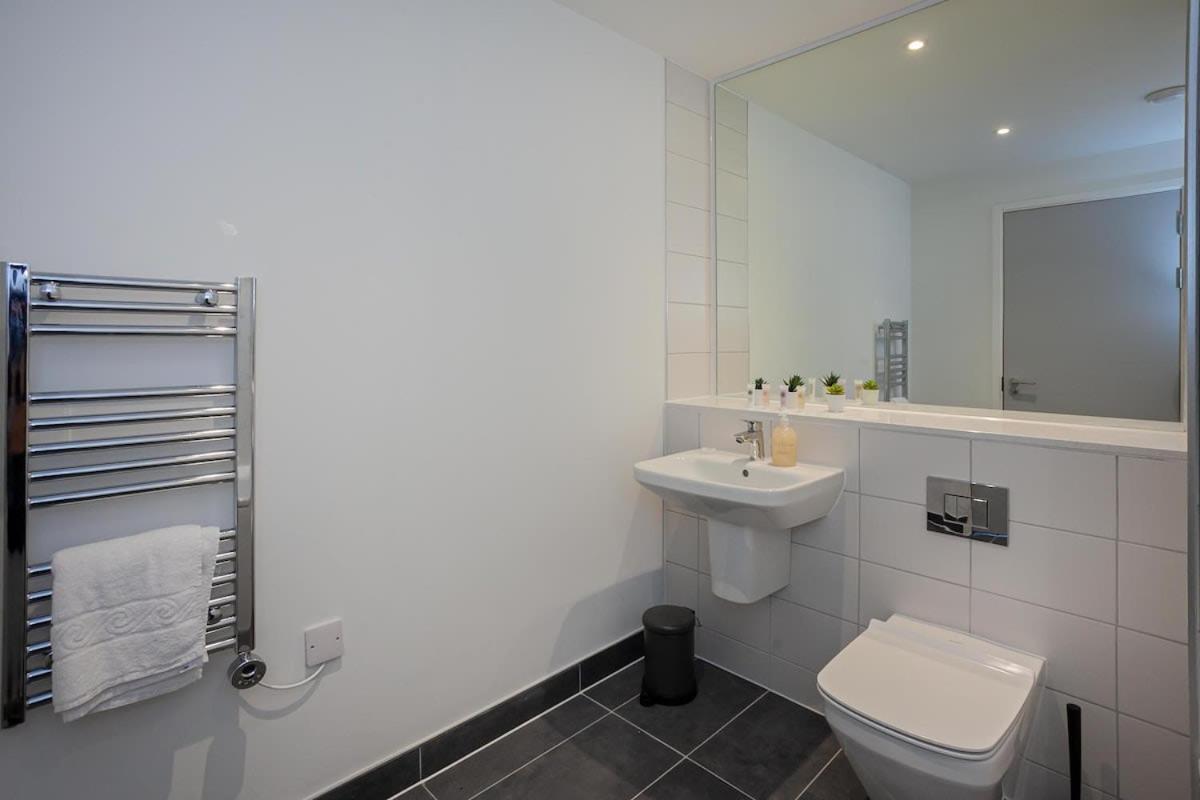 Spacious 2 Bed Apartment In Central Manchester Exterior foto
